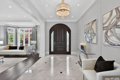 Photo 2 at 31 Caswell Drive, Newtonbrook East, Toronto