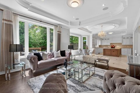 Photo 11 at 31 Caswell Drive, Newtonbrook East, Toronto