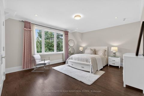 Photo 23 at 31 Caswell Drive, Newtonbrook East, Toronto