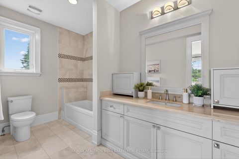 Photo 28 at 31 Caswell Drive, Newtonbrook East, Toronto