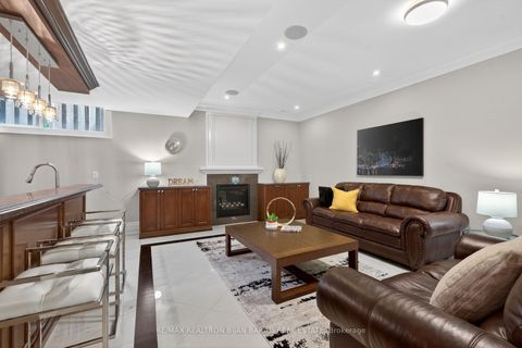 Photo 39 at 31 Caswell Drive, Newtonbrook East, Toronto