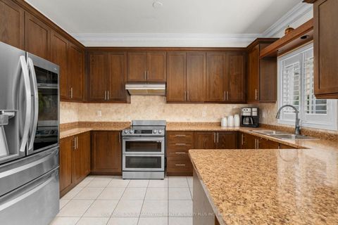 Photo 10 at 7 Storica Drive, Vellore Village, Vaughan