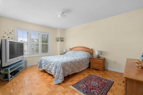 Photo 18 at 7 Storica Drive, Vellore Village, Vaughan
