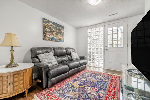 Photo 2 at 61 Poplar Crescent, Aurora Highlands, Aurora