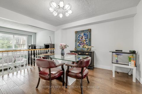 Photo 6 at 61 Poplar Crescent, Aurora Highlands, Aurora