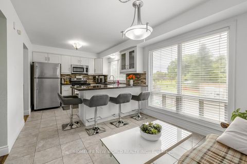 Photo 9 at 61 Poplar Crescent, Aurora Highlands, Aurora