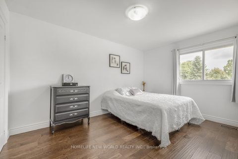 Photo 13 at 61 Poplar Crescent, Aurora Highlands, Aurora