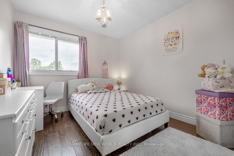 Photo 14 at 61 Poplar Crescent, Aurora Highlands, Aurora