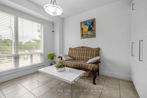 Photo 17 at 61 Poplar Crescent, Aurora Highlands, Aurora