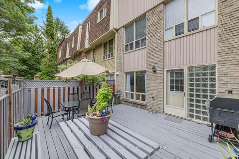 Photo 20 at 61 Poplar Crescent, Aurora Highlands, Aurora