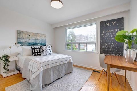 Photo 13 at 29 Fulwell Crescent, York University Heights, Toronto