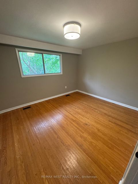 Photo 29 at 29 Fulwell Crescent, York University Heights, Toronto