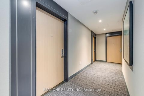 Photo 4 at 201 - 357 King Street W, Waterfront Communities C1, Toronto