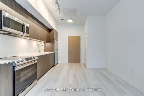 Photo 9 at 201 - 357 King Street W, Waterfront Communities C1, Toronto