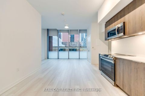 Photo 10 at 201 - 357 King Street W, Waterfront Communities C1, Toronto