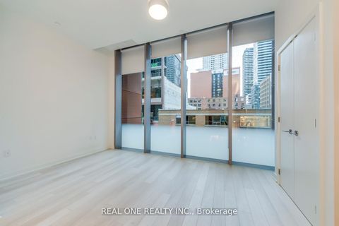 Photo 12 at 201 - 357 King Street W, Waterfront Communities C1, Toronto