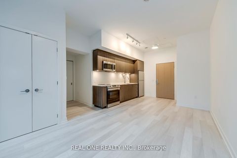 Photo 13 at 201 - 357 King Street W, Waterfront Communities C1, Toronto