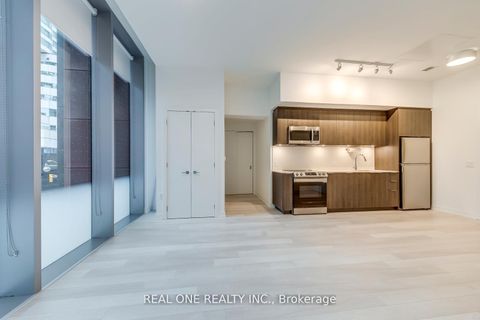 Photo 18 at 201 - 357 King Street W, Waterfront Communities C1, Toronto