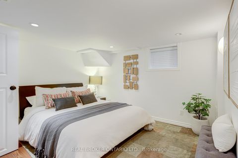 Photo 34 at 331 Millwood Road, Mount Pleasant East, Toronto