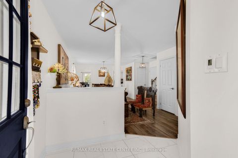 Photo 9 at 507 Rourke Place, College Manor, Newmarket