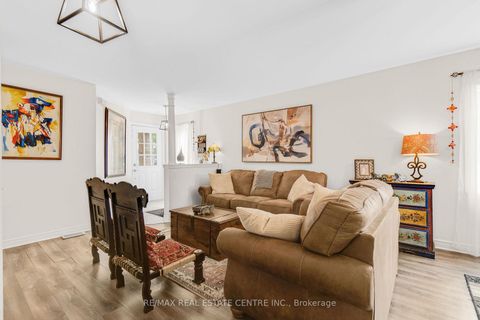 Photo 12 at 507 Rourke Place, College Manor, Newmarket