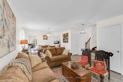 Photo 15 at 507 Rourke Place, College Manor, Newmarket