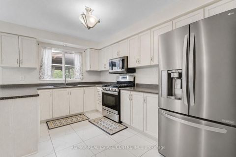 Photo 17 at 507 Rourke Place, College Manor, Newmarket