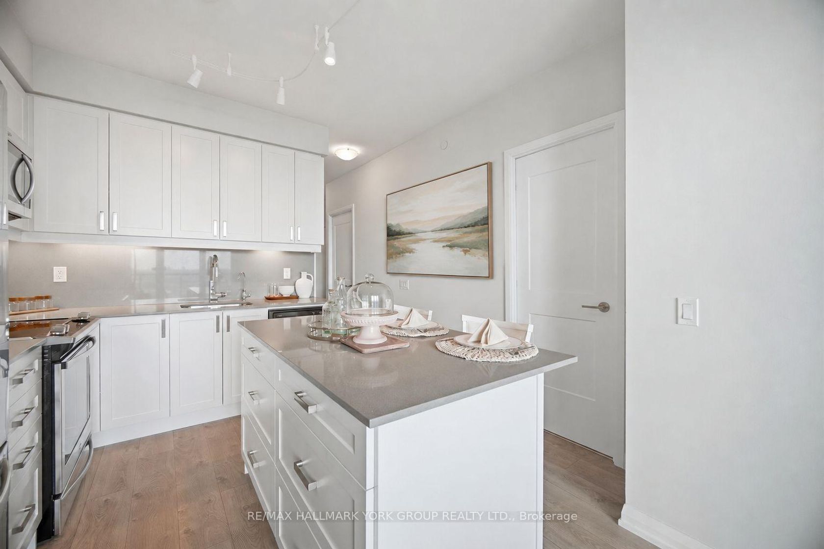 2117 - 7895 Jane Street, Concord, Vaughan photo number 2