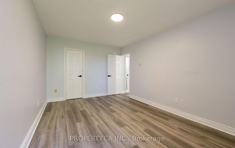 Photo 7 at 207 - 60 Pavane Linkway, Flemingdon Park, Toronto