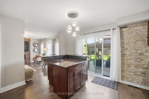 Photo 10 at 17 Counsellor Terrace, Shore, Barrie