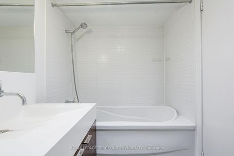 Photo 15 at 707 - 110 Charles Street E, Yonge Corridor, Toronto