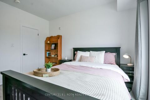 Photo 18 at 604 - 8 Culinary Lane, Rural Barrie Southeast, Barrie