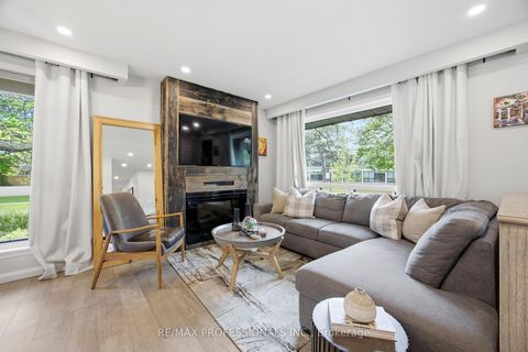 Photo 2 at 33 Brampton Road, Richview, Toronto