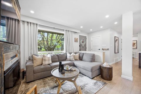 Photo 3 at 33 Brampton Road, Richview, Toronto