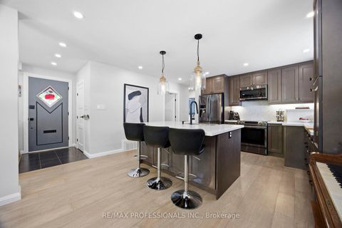 Photo 7 at 33 Brampton Road, Richview, Toronto