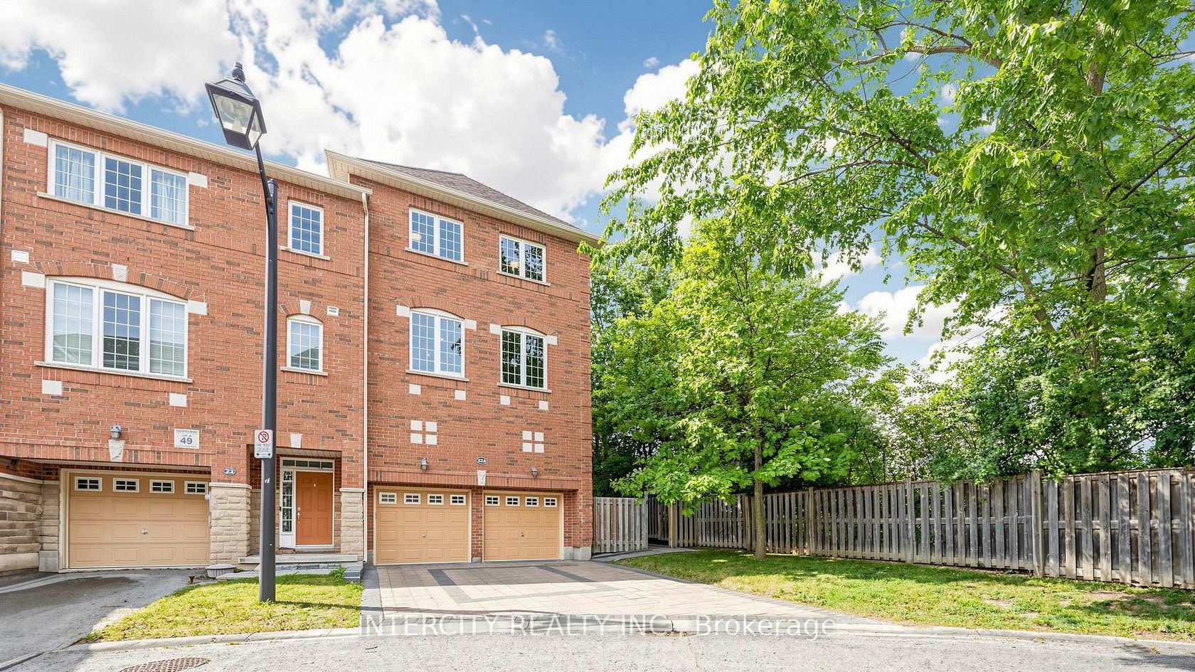 22A - 151 Silverwood Avenue, Devonsleigh, Richmond Hill photo number 2