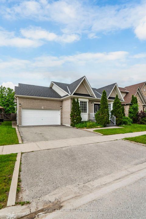 Photo 1 at 13 Thrushwood Drive, 400 West, Barrie
