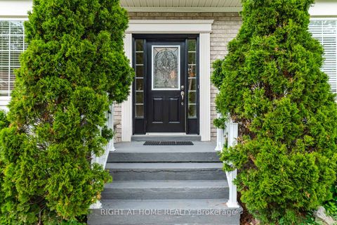 Photo 4 at 13 Thrushwood Drive, 400 West, Barrie