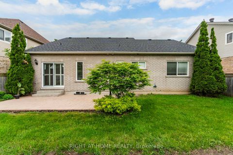 Photo 37 at 13 Thrushwood Drive, 400 West, Barrie