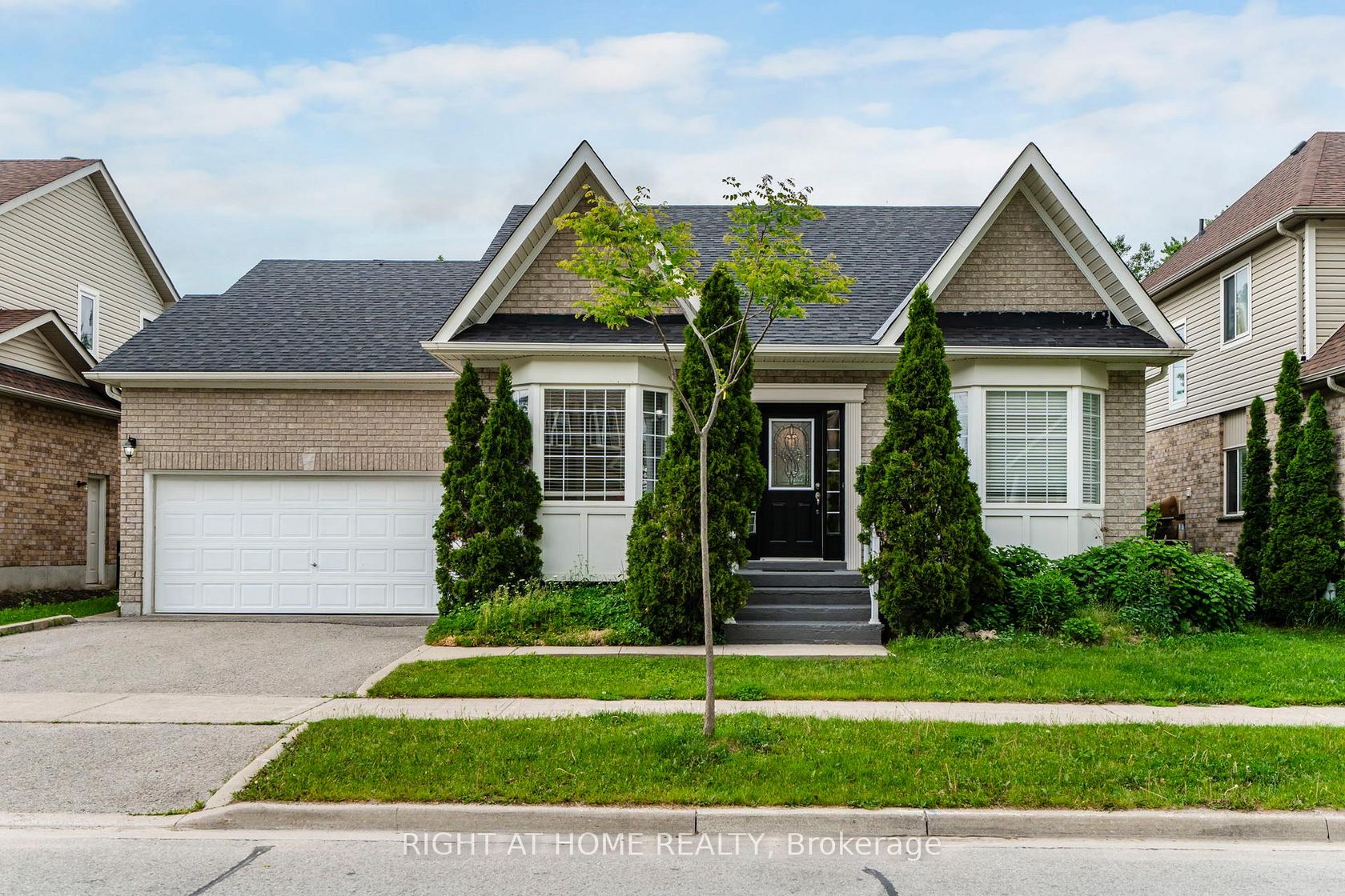 13 Thrushwood Drive, 400 West, Barrie photo number 2