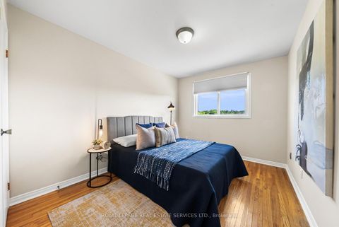 Photo 18 at 34 John Lindsay Court, Jane Heights, Toronto