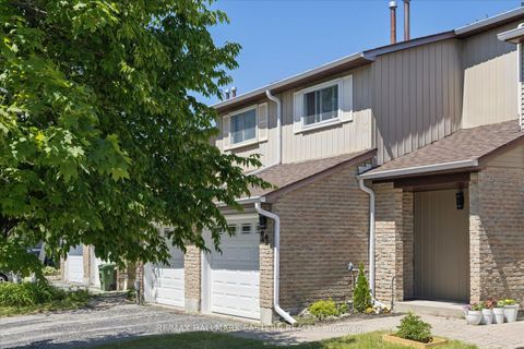 Photo 2 at 22 Valley Stream Drive, Milliken, Toronto