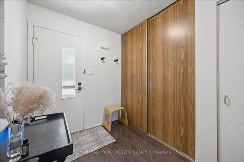 Photo 4 at 22 Valley Stream Drive, Milliken, Toronto