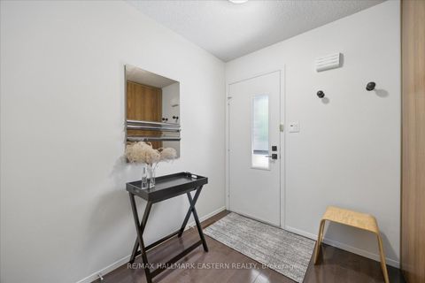 Photo 5 at 22 Valley Stream Drive, Milliken, Toronto