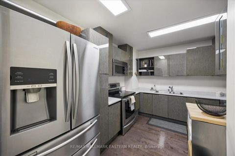Photo 14 at 22 Valley Stream Drive, Milliken, Toronto