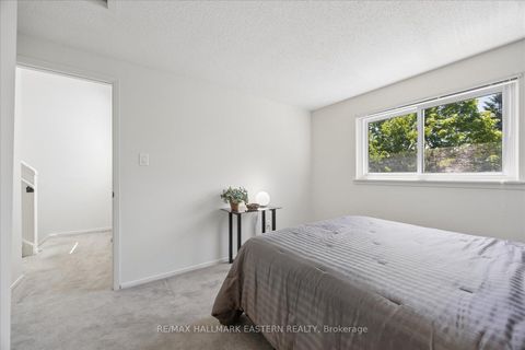 Photo 22 at 22 Valley Stream Drive, Milliken, Toronto