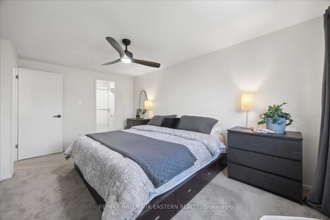 Photo 25 at 22 Valley Stream Drive, Milliken, Toronto
