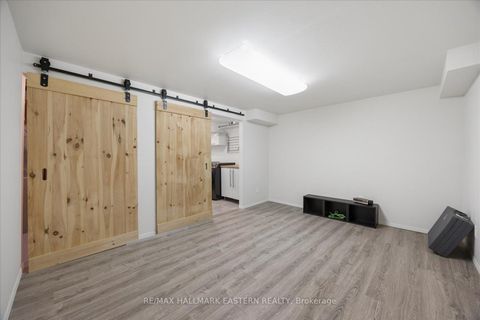 Photo 33 at 22 Valley Stream Drive, Milliken, Toronto