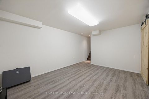 Photo 34 at 22 Valley Stream Drive, Milliken, Toronto