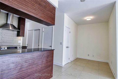 Photo 12 at 914 - 1 Market Street, Waterfront Communities C8, Toronto